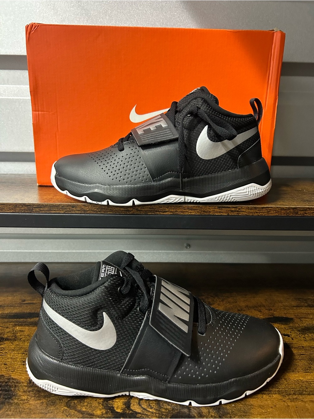 Nike Team Hustle D 8 Shoes Youth Size 6Y Black Strap Basketball 881941-001